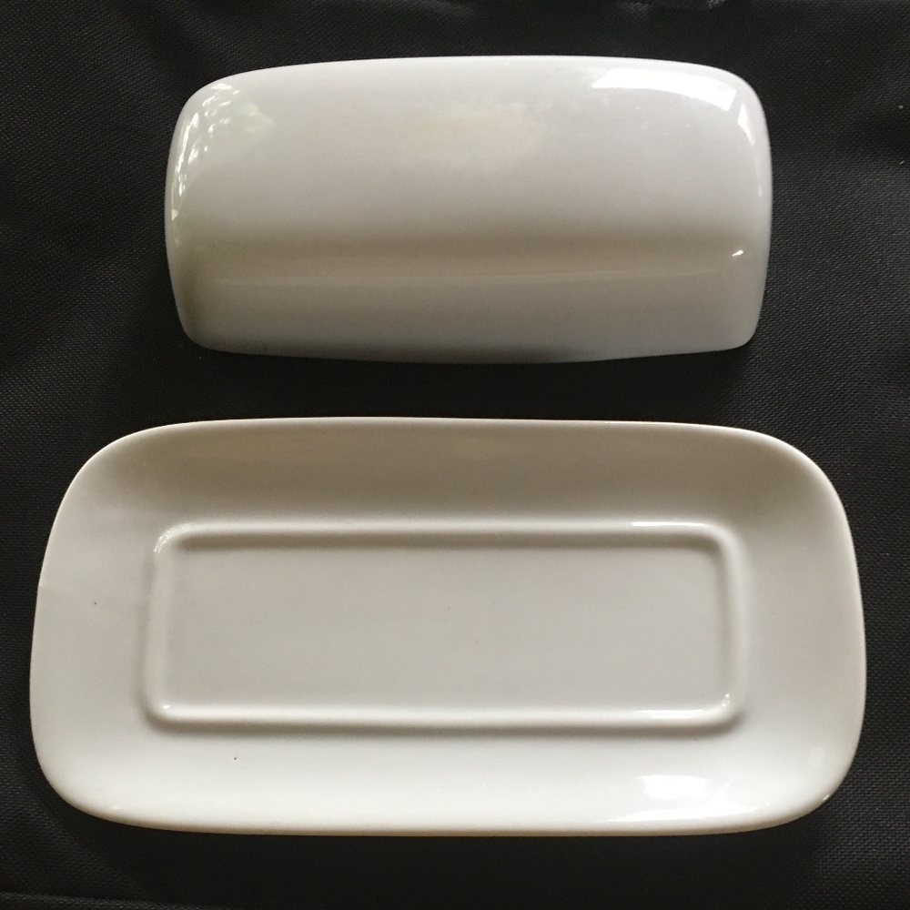 EUC BIA CORDON BLEU PORCELAIN COVERED BUTTER DISH